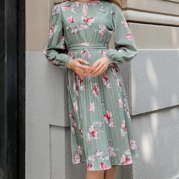 SHEIN Simplee NWT Keyhole Neckline Floral Pleated - Picture 3 of 10